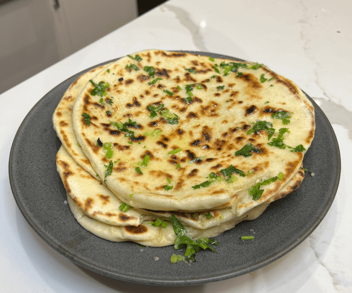 Cheese-stuffed-garlic-naan (1)
